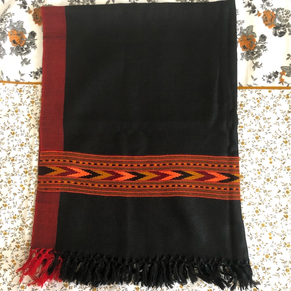 woolen stole/shawl. NEW (blanket scarf)Handmade in kullu.